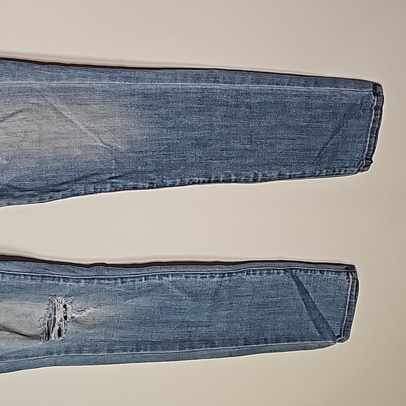 American Eagle 29x31  light wash size 2 jeggings - Picture 3 of 8